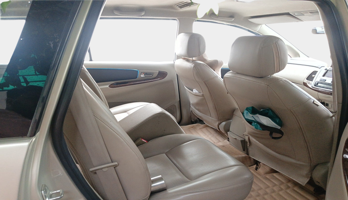 2014 Toyota Innova 2.5 VX 7 STR, Diesel, Manual, 1,50,397 km, interior