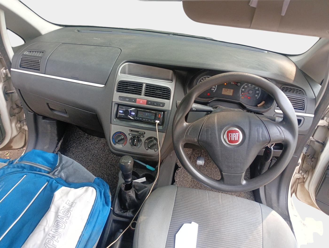 2013 Fiat Grand Punto ACTIVE 1.3, Diesel, Manual, 1,03,674 km, interior