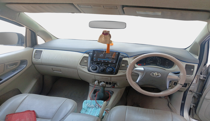 2014 Toyota Innova 2.5 GX 7 STR, Diesel, Manual, 2,59,603 km, interior