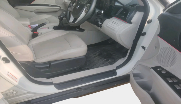 2023 Mahindra XUV300 W4 1.2 PETROL, Petrol, Manual, 21,064 km, interior