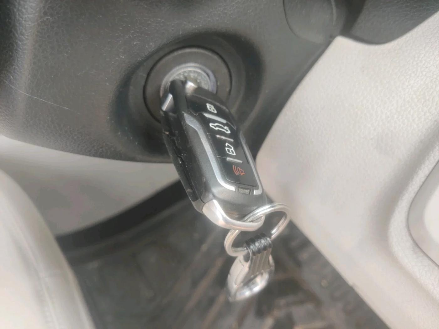 2023 Mahindra XUV300 W4 1.2 PETROL, Petrol, Manual, 21,064 km, interior