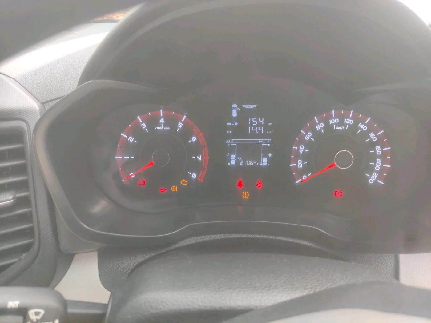 2023 Mahindra XUV300 W4 1.2 PETROL, Petrol, Manual, 21,064 km, interior