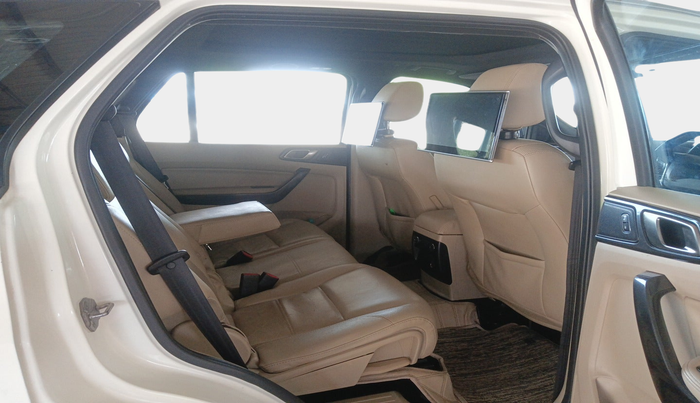 2020 Ford Endeavour TITANIUM PLUS 2.0 4X4 AT SUNROOF, Diesel, Automatic, 1,58,511 km, interior