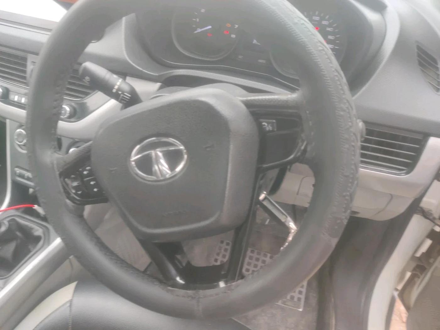 2017 Tata NEXON XM PETROL, Petrol, Manual, 82,368 km, interior