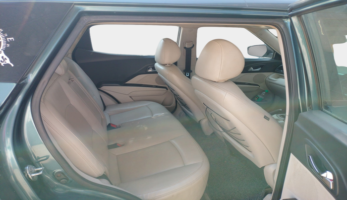 2020 Mahindra XUV300 W8 (O) 1.5 DIESEL, Diesel, Manual, 1,57,158 km, interior