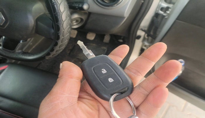 2017 Renault Kwid RXT 0.8, Petrol, Manual, 1,13,534 km, interior