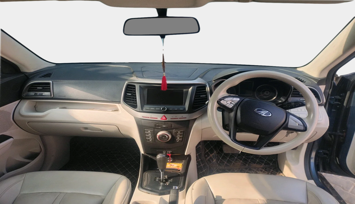 2020 Mahindra XUV300 W6 1.5 DIESEL AMT, Diesel, Automatic, 1,33,003 km, interior