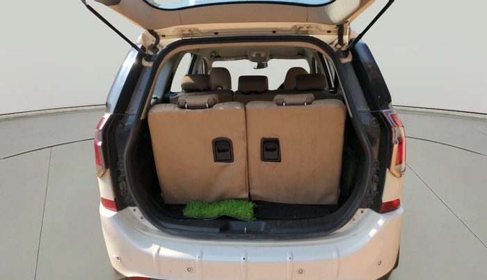 2019 Mahindra XUV500 W7, Diesel, Manual, 1,08,716 km, exterior