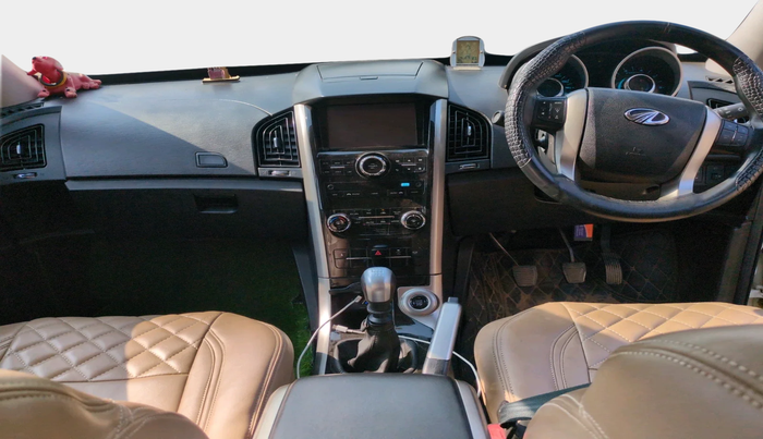 2019 Mahindra XUV500 W7, Diesel, Manual, 1,08,716 km, interior