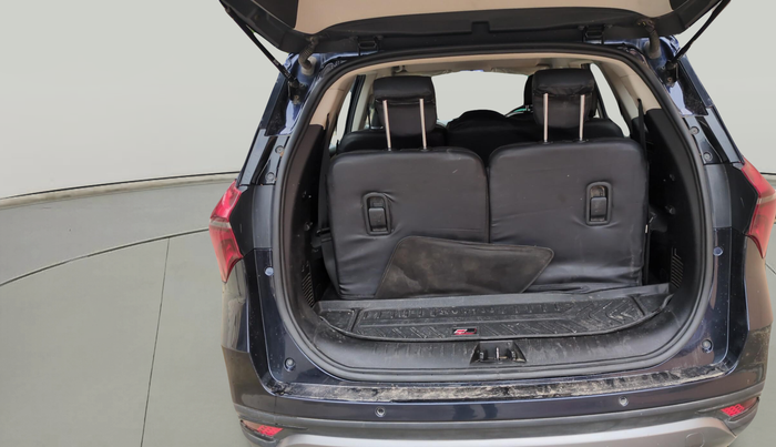 2022 Mahindra XUV700 AX 3 D MT 7 STR, Diesel, Manual, 69,448 km, exterior