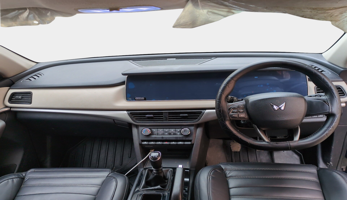 2022 Mahindra XUV700 AX 3 D MT 7 STR, Diesel, Manual, 69,448 km, interior