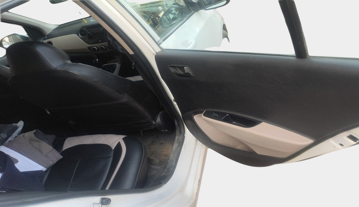 2015 Hyundai Grand i10 MAGNA 1.1 CRDI, Diesel, Manual, 1,04,478 km, interior