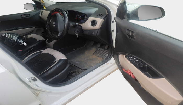 2015 Hyundai Grand i10 MAGNA 1.1 CRDI, Diesel, Manual, 1,04,478 km, interior