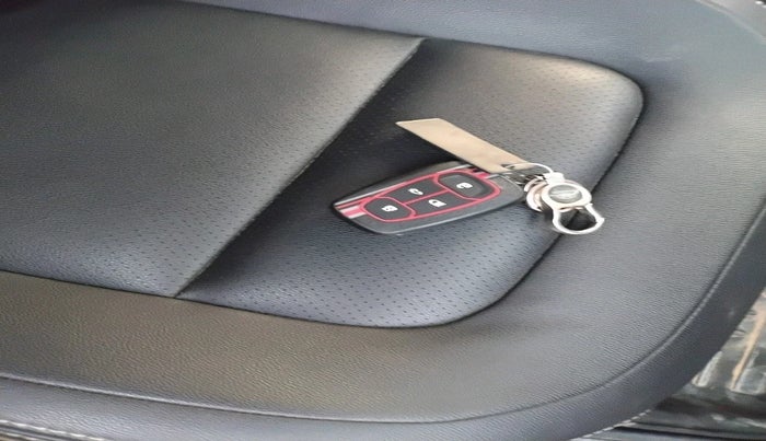 2020 Tata Harrier XZA PLUS 2.0L, Diesel, Automatic, 1,02,740 km, interior