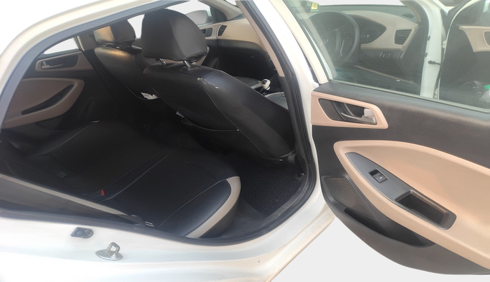 2017 Hyundai Elite i20 ASTA 1.2 (O), Petrol, Manual, 1,03,889 km, interior