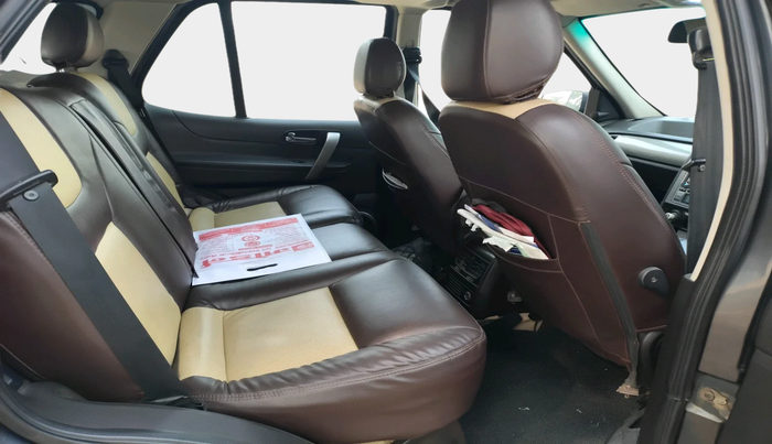 2018 Tata Safari Storme 2.2 EX 4X2, Diesel, Manual, 1,22,848 km, interior