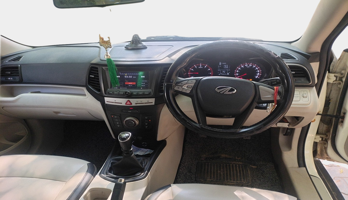 2020 Mahindra XUV300 W6 1.2 PETROL, Petrol, Manual, 89,670 km, interior