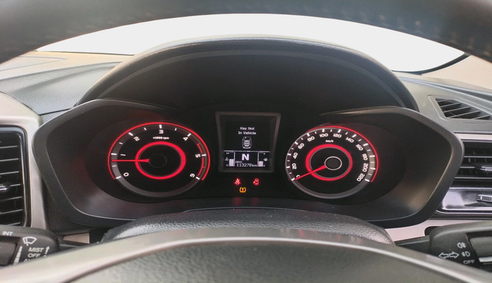 2019 Mahindra XUV300 W8 (O) 1.5 DIESEL, Diesel, Manual, 1,13,278 km, interior