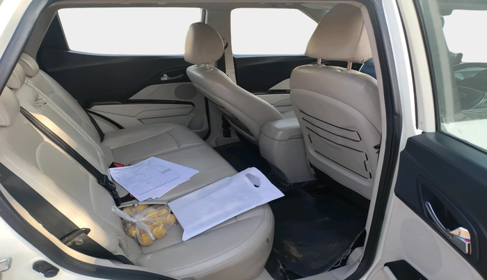 2019 Mahindra XUV300 W8 (O) 1.5 DIESEL, Diesel, Manual, 1,13,278 km, interior