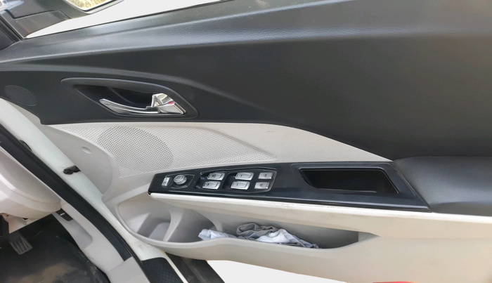 2019 Mahindra XUV300 W8 (O) 1.5 DIESEL, Diesel, Manual, 1,13,278 km, interior