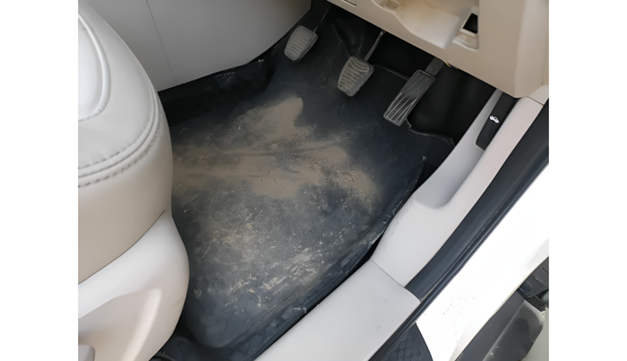 2019 Mahindra XUV300 W8 (O) 1.5 DIESEL, Diesel, Manual, 1,13,278 km, interior