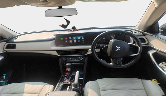 2024 Mahindra XUV700 AX 5 D AT 7 STR, Diesel, Automatic, 24,763 km, interior