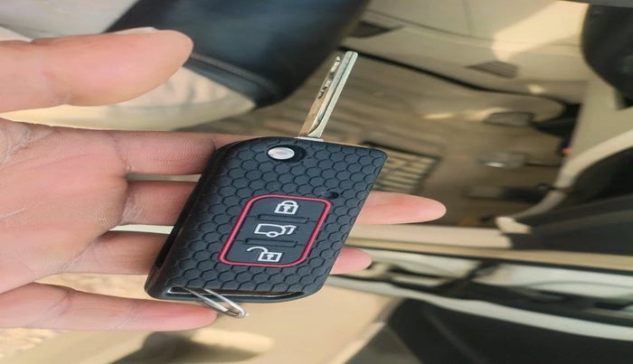 2017 Mahindra XUV500 W4 1.99, Diesel, Manual, 1,75,926 km, interior