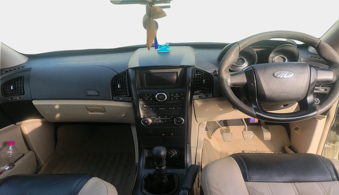 2017 Mahindra XUV500 W4 1.99, Diesel, Manual, 1,75,926 km, interior