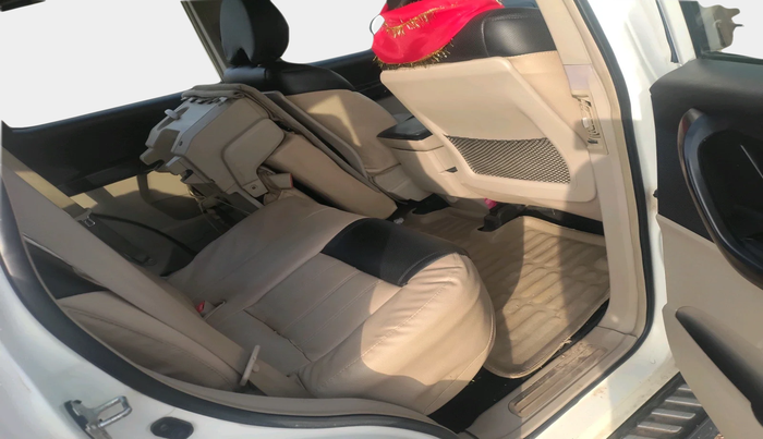 2017 Mahindra XUV500 W4 1.99, Diesel, Manual, 1,75,926 km, interior