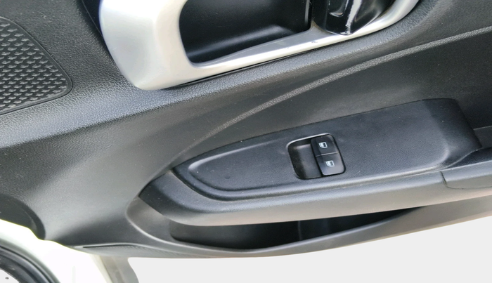 2020 Hyundai VENUE E 1.2, Petrol, Manual, 55,790 km, interior