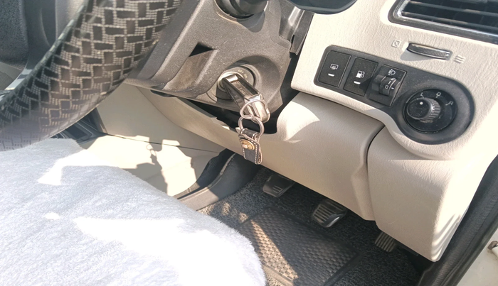 2019 Mahindra Scorpio S9, Diesel, Manual, 1,21,498 km, interior