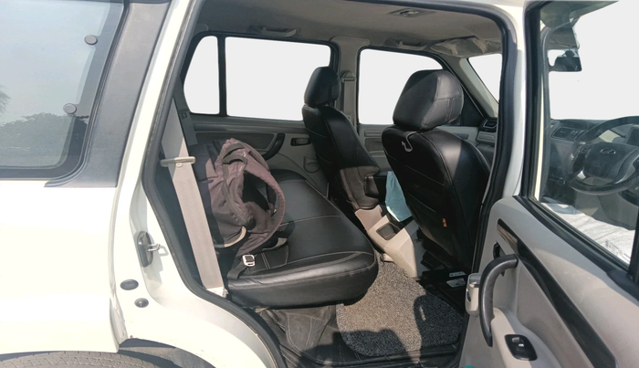 2019 Mahindra Scorpio S9, Diesel, Manual, 1,21,498 km, interior