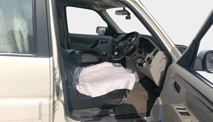 2019 Mahindra Scorpio S9, Diesel, Manual, 1,21,498 km, interior