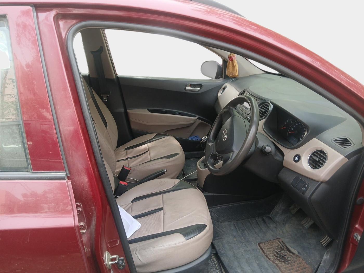 2014 Hyundai Grand i10 SPORTZ 1.1 CRDI, Diesel, Manual, 1,00,427 km, interior