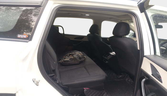 2023 Mahindra XUV700 AX 5 D MT 7 STR, Diesel, Manual, 40,385 km, interior