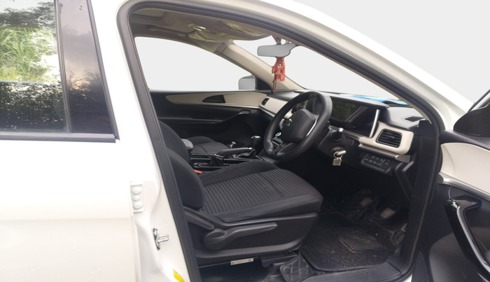 2023 Mahindra XUV700 AX 5 D MT 7 STR, Diesel, Manual, 40,385 km, interior