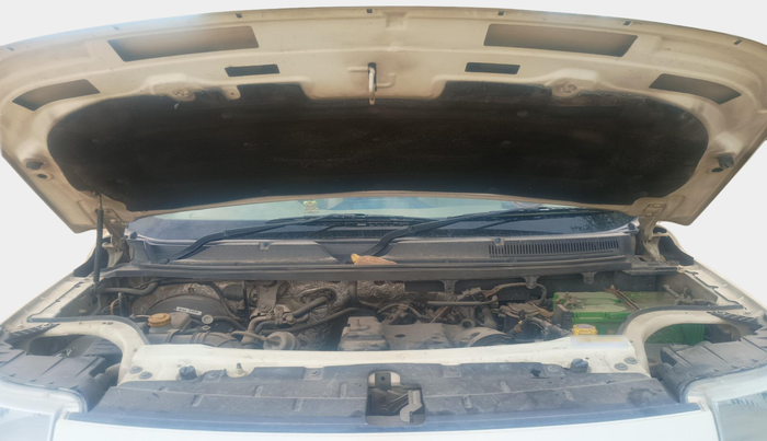 2016 Mahindra TUV300 T8 AMT, Diesel, Automatic, 1,54,069 km, exterior