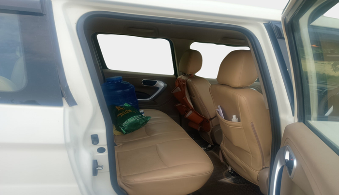 2016 Mahindra TUV300 T8 AMT, Diesel, Automatic, 1,54,069 km, interior