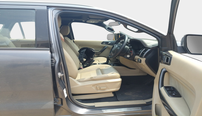 2016 Ford Endeavour TITANIUM 3.2 4X4 AT, Diesel, Automatic, 90,132 km, interior