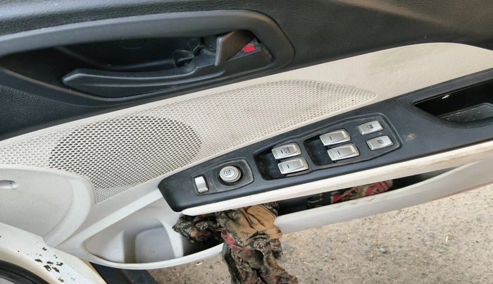 2019 Mahindra XUV300 W6 1.2 PETROL, Petrol, Manual, 41,554 km, interior