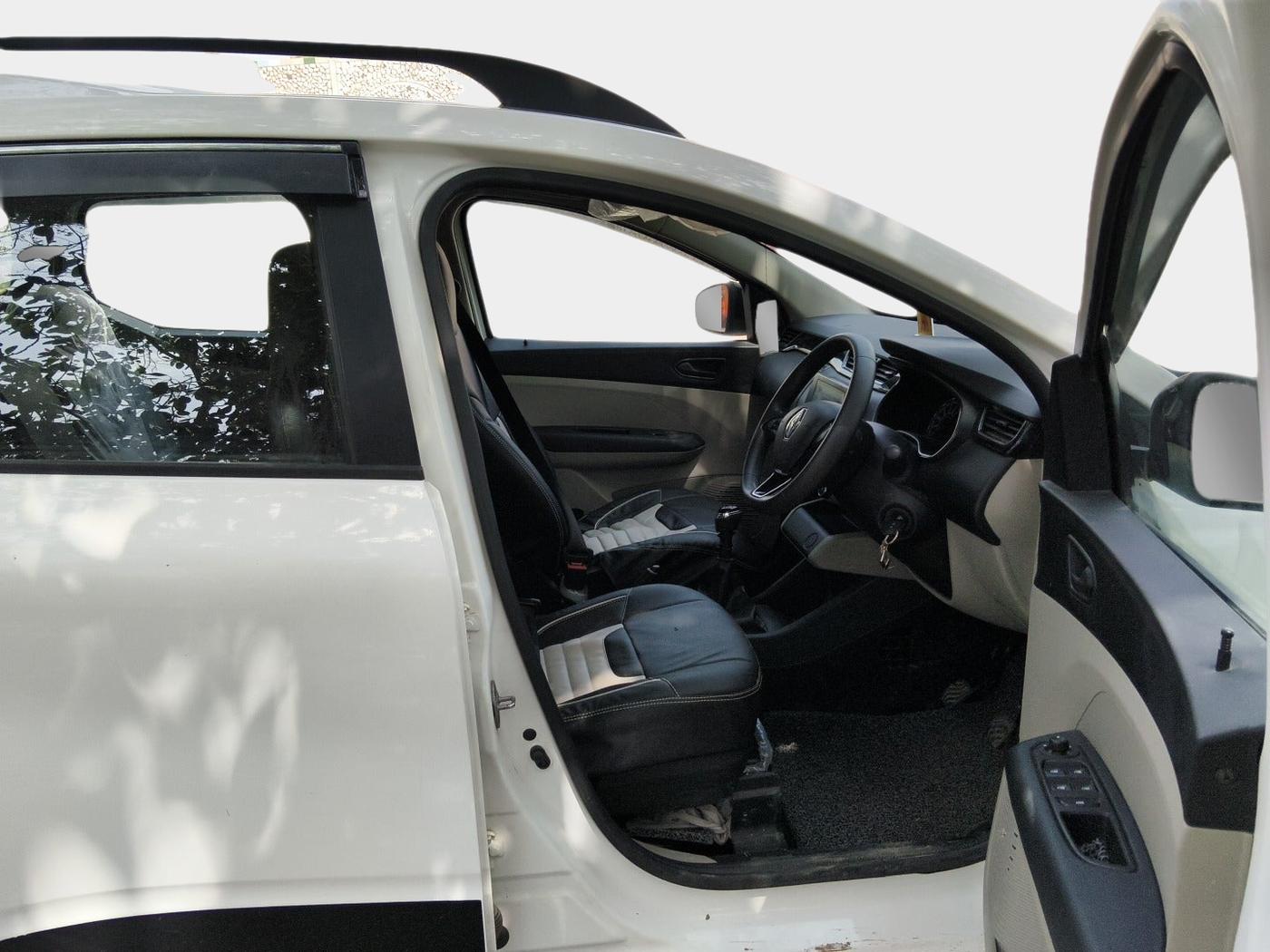 2023 Renault TRIBER RXT, Petrol, Manual, 2,697 km, interior