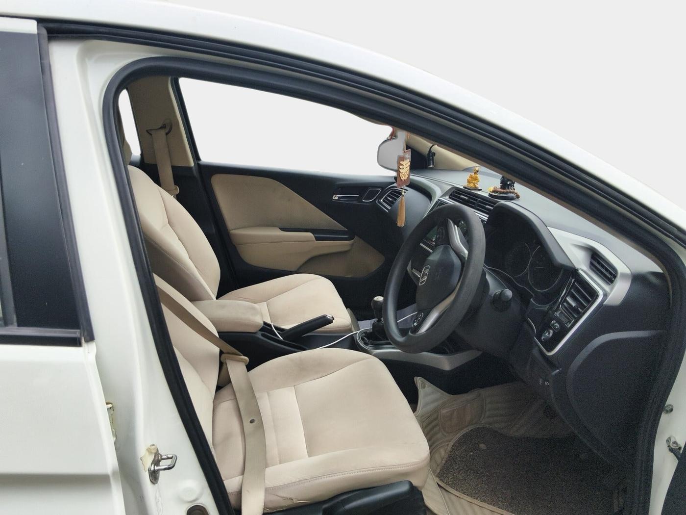 2017 Honda City 1.5L I-VTEC V MT, Petrol, Manual, 1,18,755 km, interior
