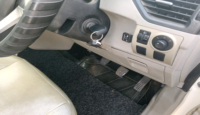 2016 Mahindra Kuv100 K6 6 STR, Petrol, Manual, 1,13,684 km, interior