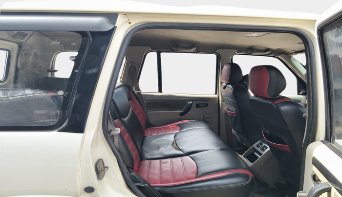 2016 Mahindra Scorpio S4 PLUS, Diesel, Manual, 90,990 km, interior