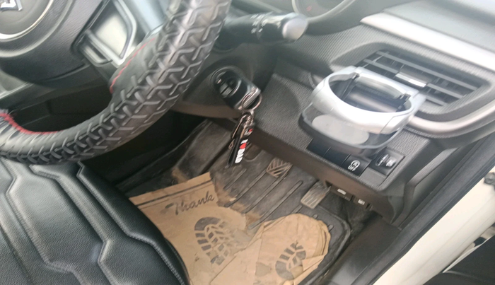 2022 Maruti BREZZA VXI, Petrol, Manual, 61,975 km, interior