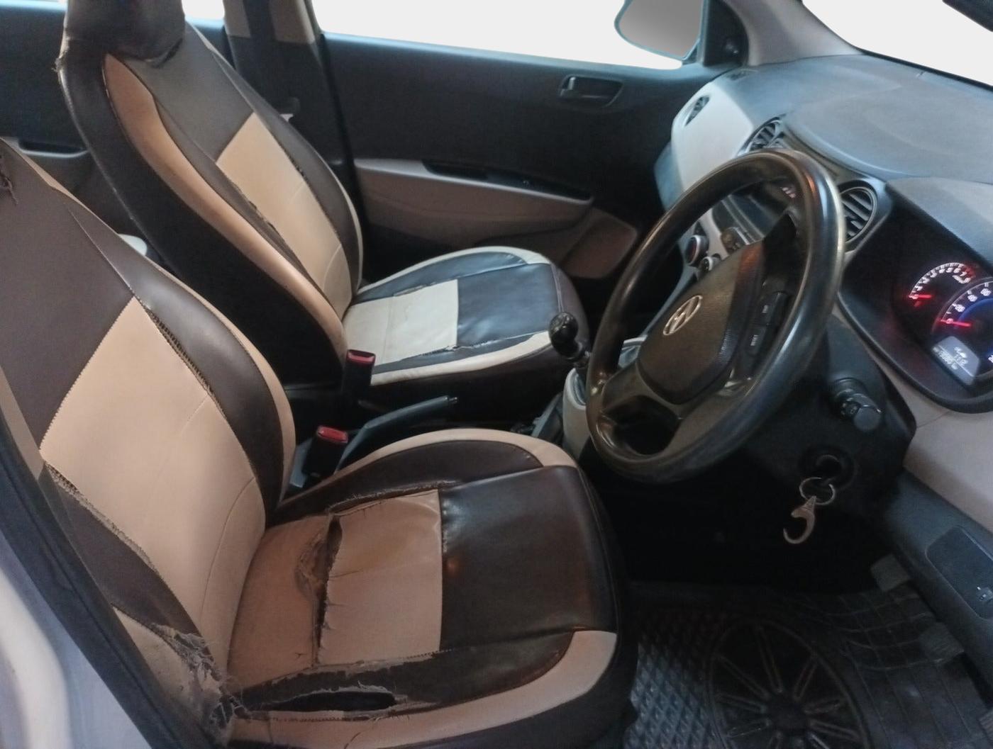2013 Hyundai Grand i10 ERA 1.2 KAPPA VTVT, Petrol, Manual, 1,30,802 km, interior