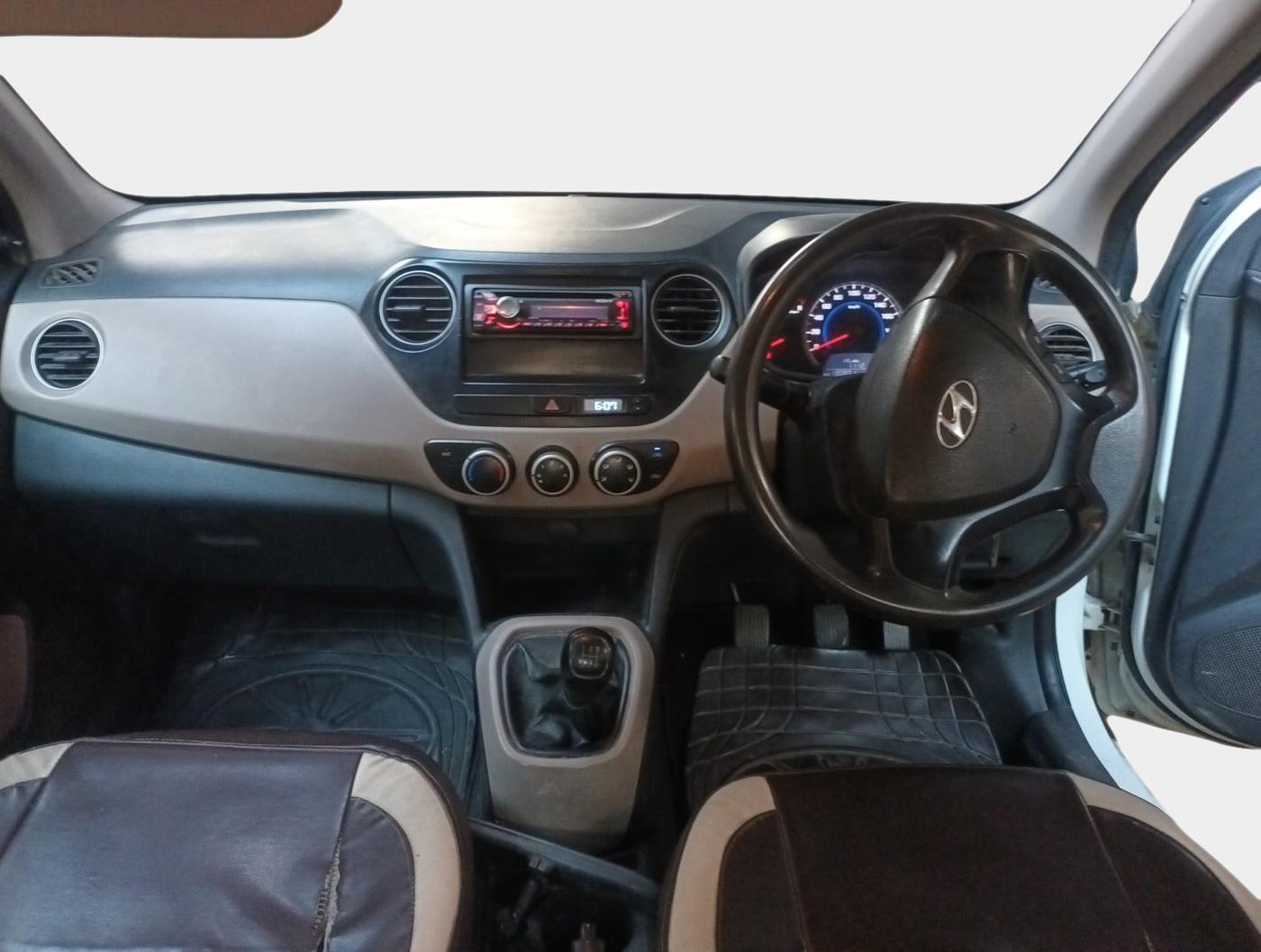 2013 Hyundai Grand i10 ERA 1.2 KAPPA VTVT, Petrol, Manual, 1,30,802 km, interior