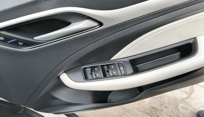 2023 MG ASTOR SUPER 1.5 MT, Petrol, Manual, 16,228 km, interior