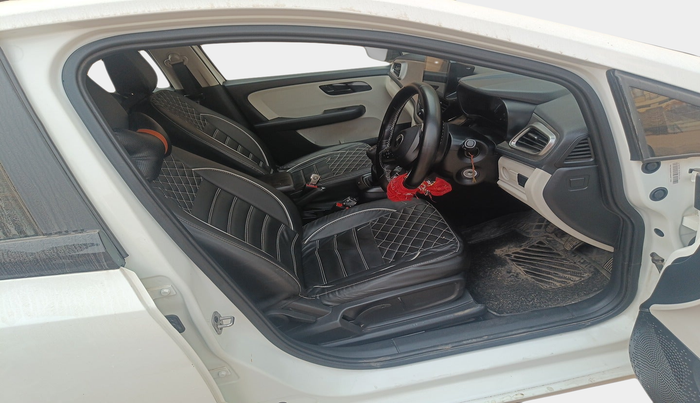 2024 Tata ALTROZ XM PETROL, Petrol, Manual, 25,302 km, interior