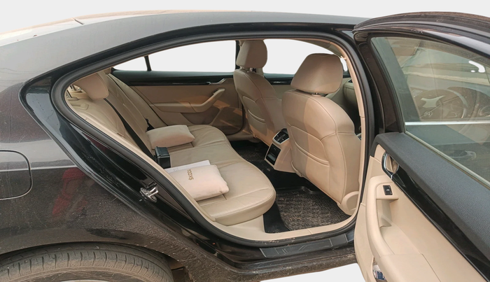 2018 Skoda Octavia 2.0 TDI L&K AT, Diesel, Automatic, 1,23,389 km, interior